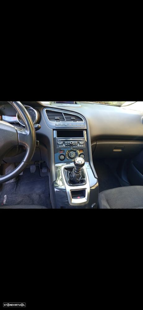 Peugeot 5008 1.6 HDi 7L Allure - 18