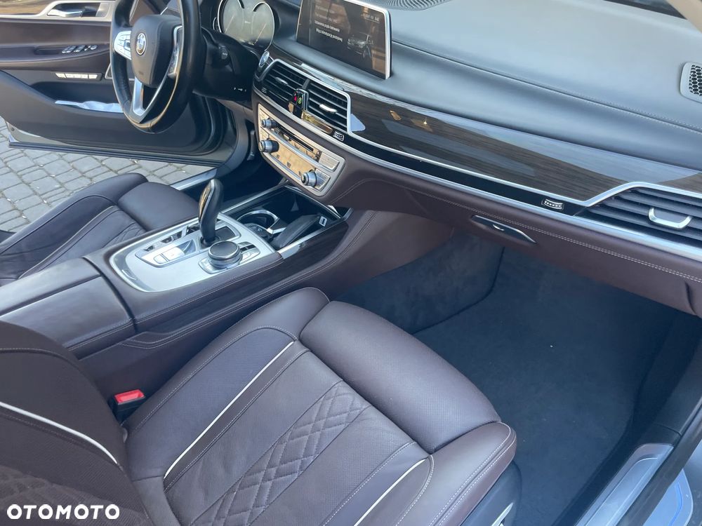 BMW Seria 7 740Le iPerformance - 21