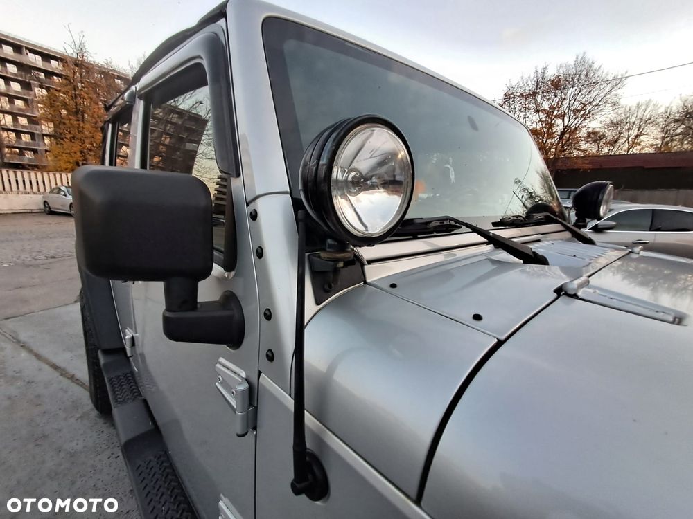 Jeep Wrangler Unlimited 3.8 Sport - 28
