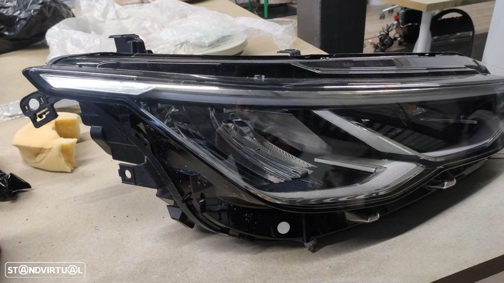 farol direito Led Golf 8 - 2