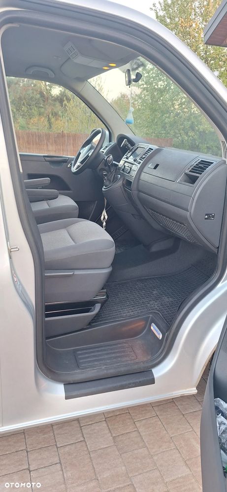 Volkswagen Caravelle - 10