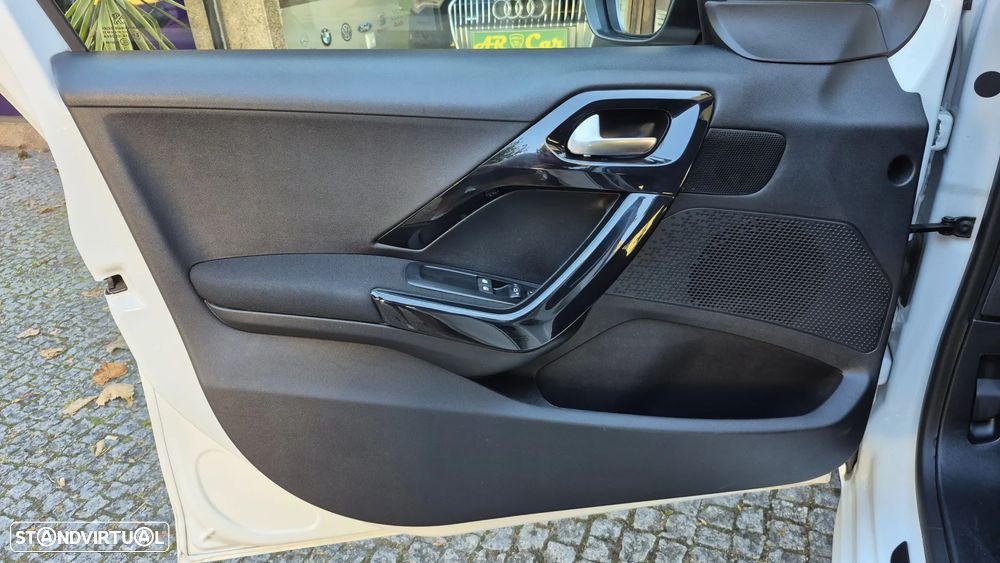 Peugeot 208 1.2 PureTech Style - 17