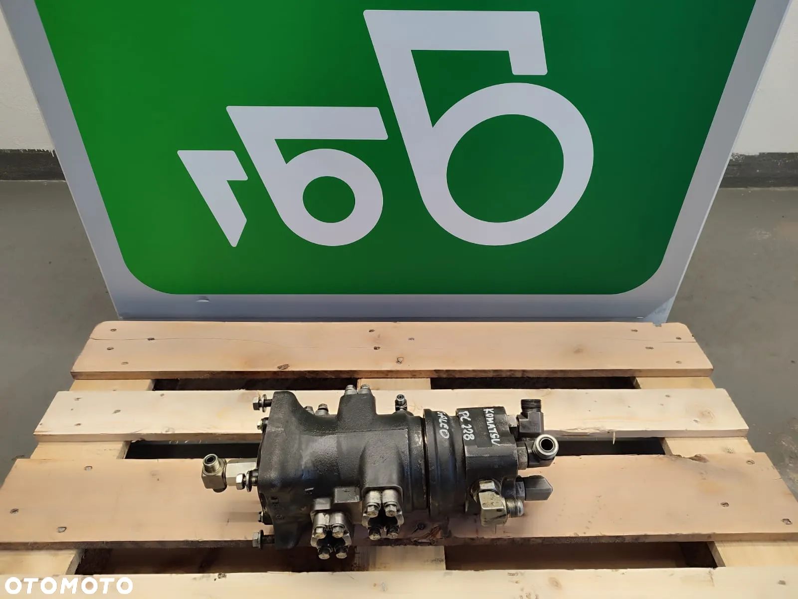 Rotator hydrauliczny 59K665 Komatsu PC228 - 1