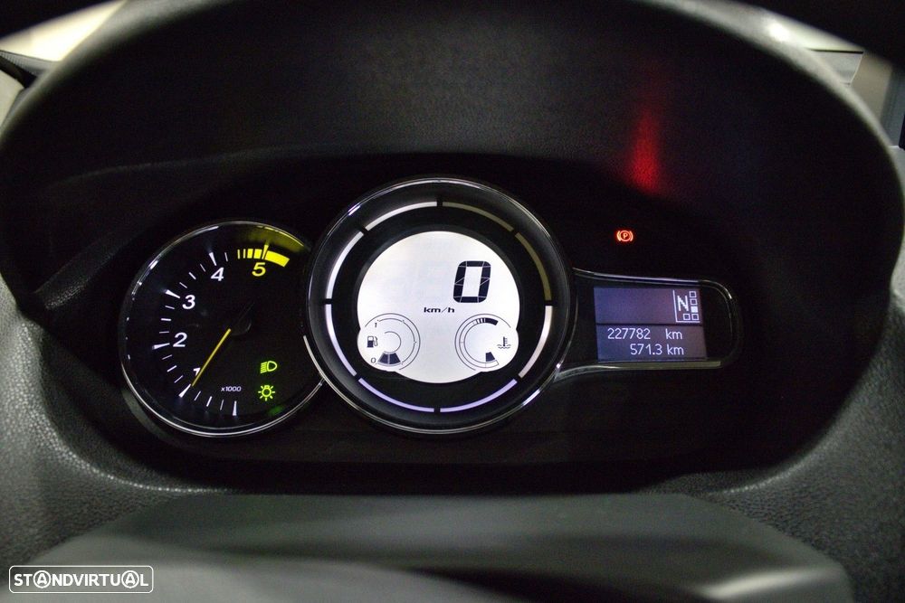 Renault Mégane 1.5 dCi Dynamique S EDC — fotografia 31