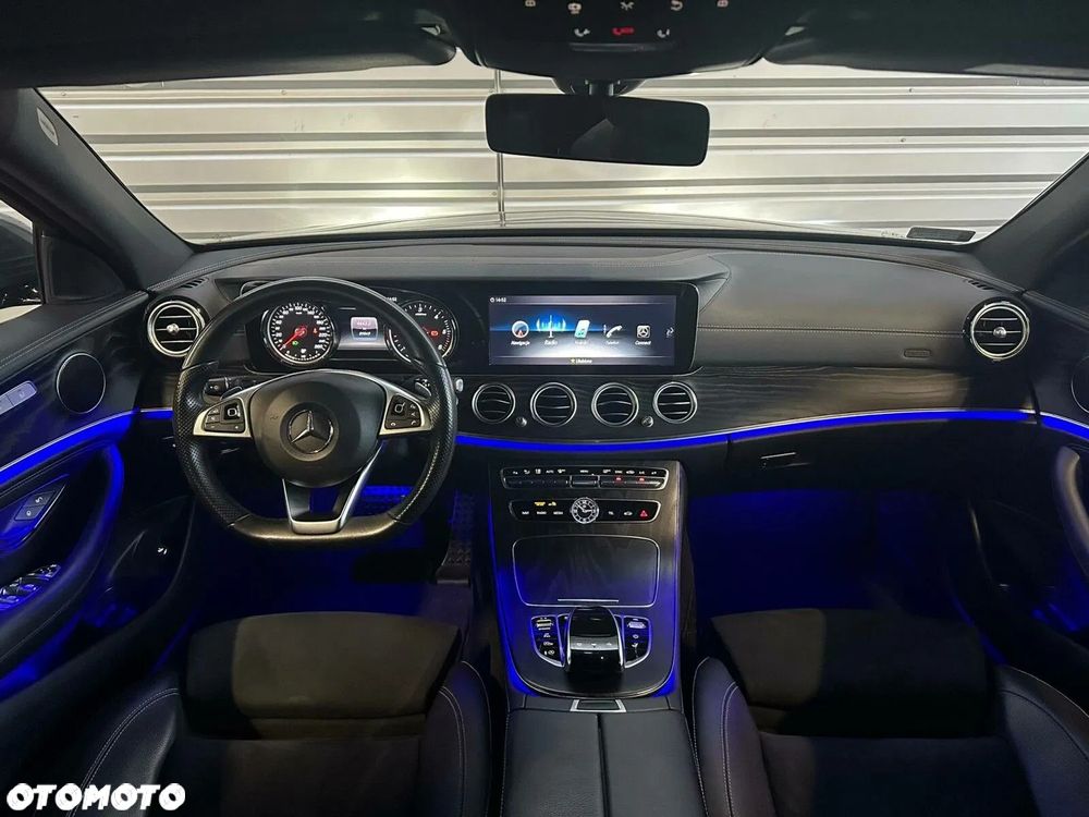 Mercedes-Benz Klasa E 220 d 4-Matic 9G-TRONIC - 19