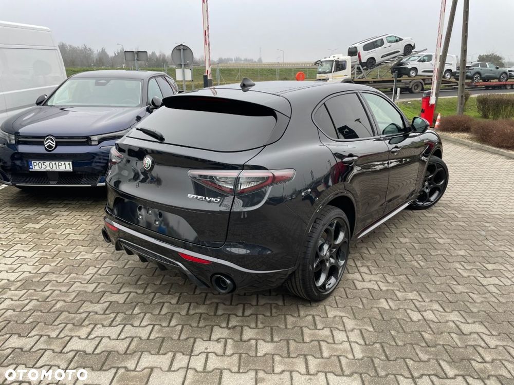 Alfa Romeo Stelvio - 4