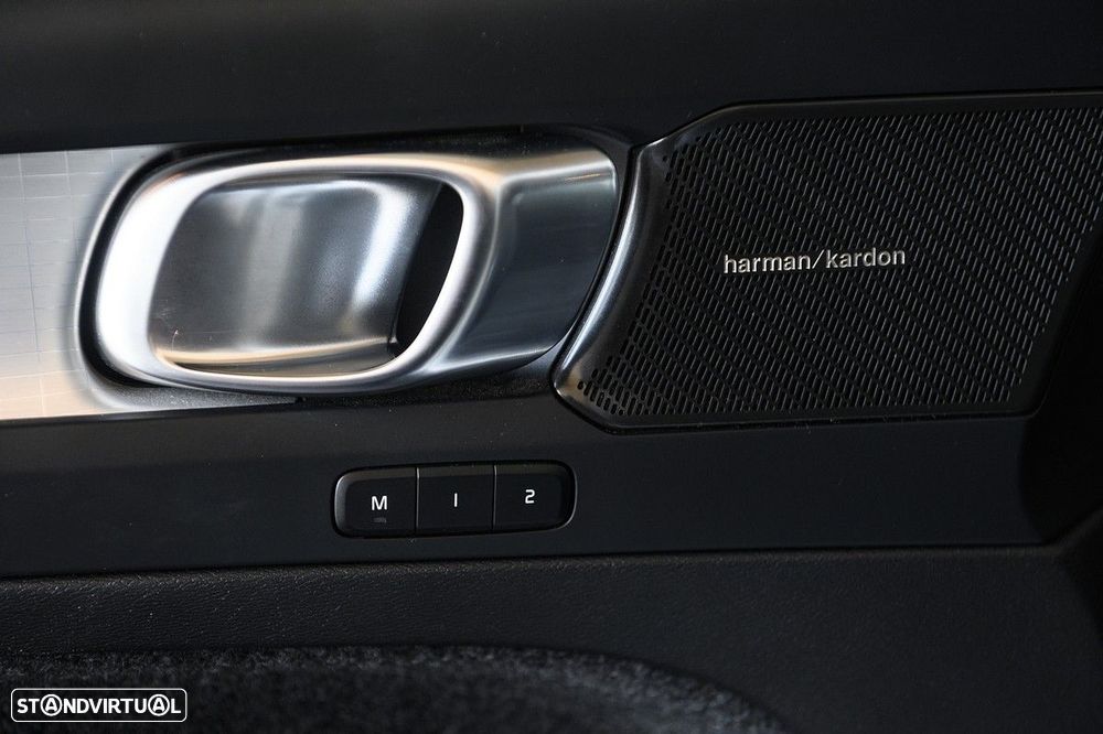 Volvo XC 40 1.5 T2 Plus Dark Auto - 25