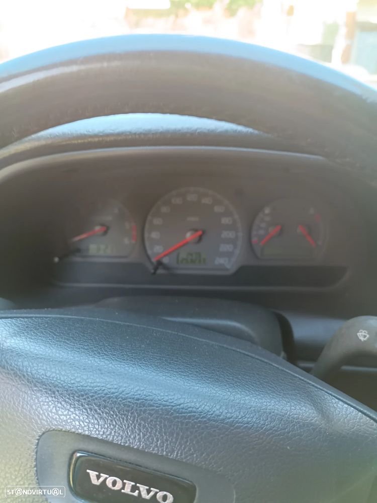 Volvo V40 Cross Country - 4