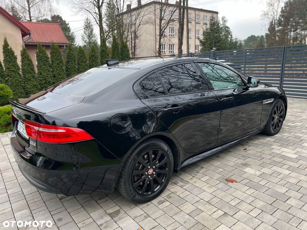 Jaguar XE 2.0 D R-Sport - 7