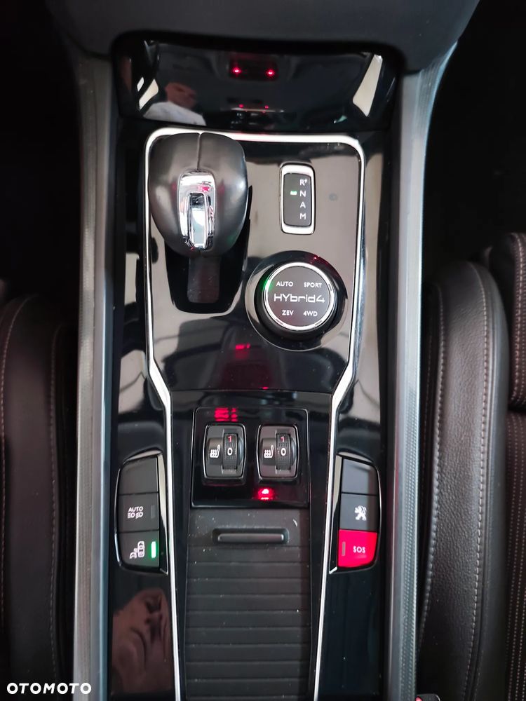 Peugeot 508 RXH Hybrid4 - 16