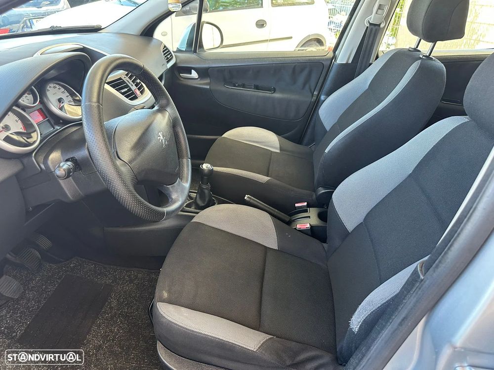 Peugeot 207 1.4 16V Trendy - 9
