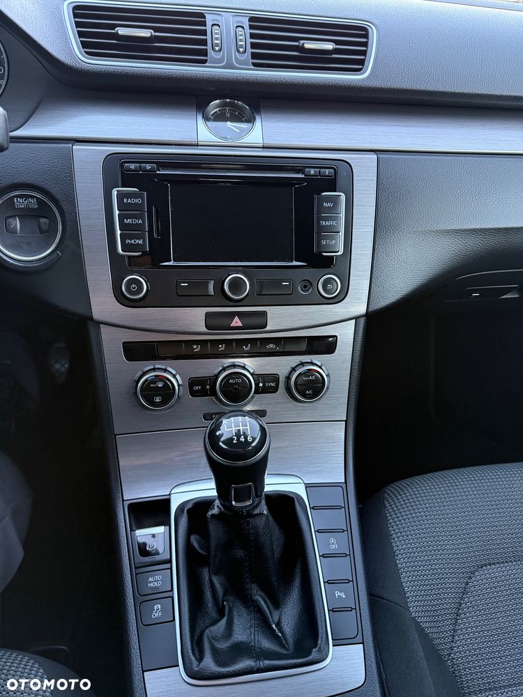 Volkswagen Passat - 31
