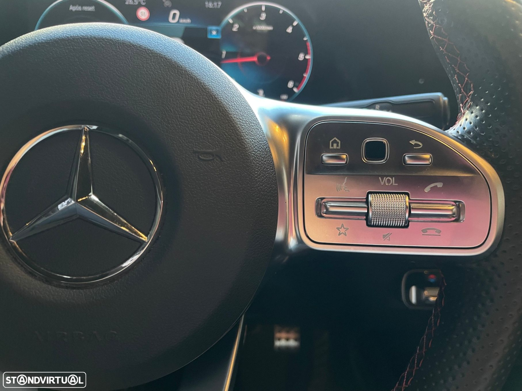 Mercedes-Benz GLA 180 d AMG Line - 17