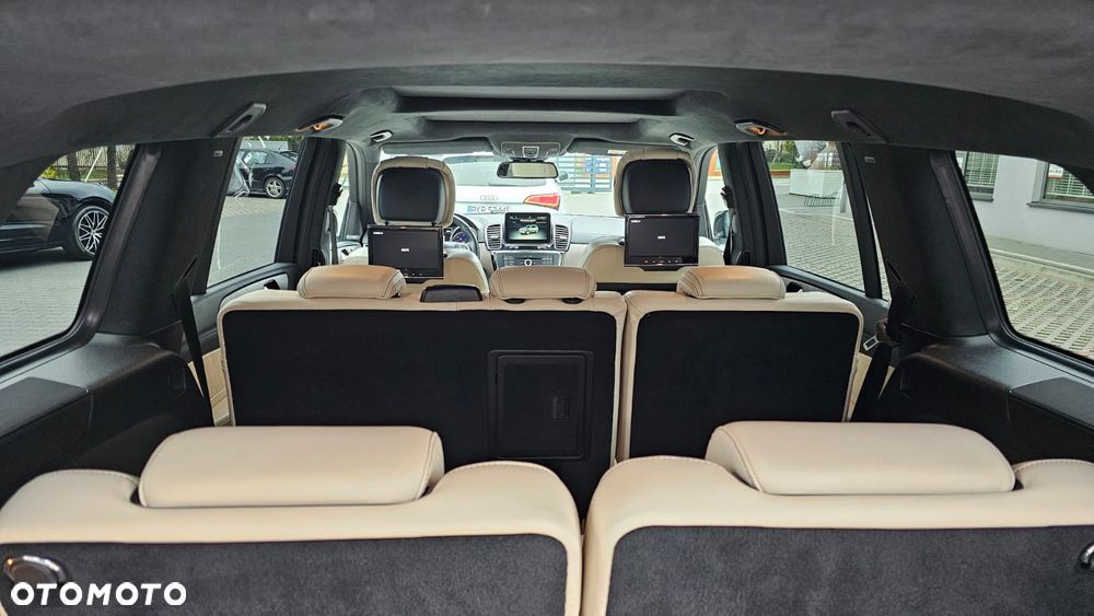 Mercedes-Benz GLS - 21