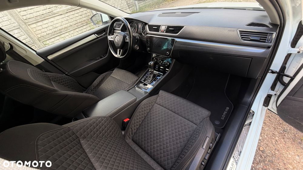Skoda Superb 2.0 TDI DSG Premium Edition - 32