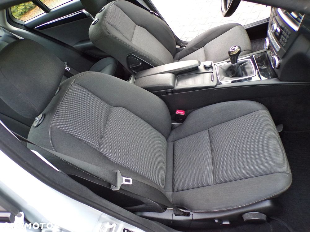 Mercedes-Benz Klasa C 180 BlueEFFICIENCY Elegance - 24