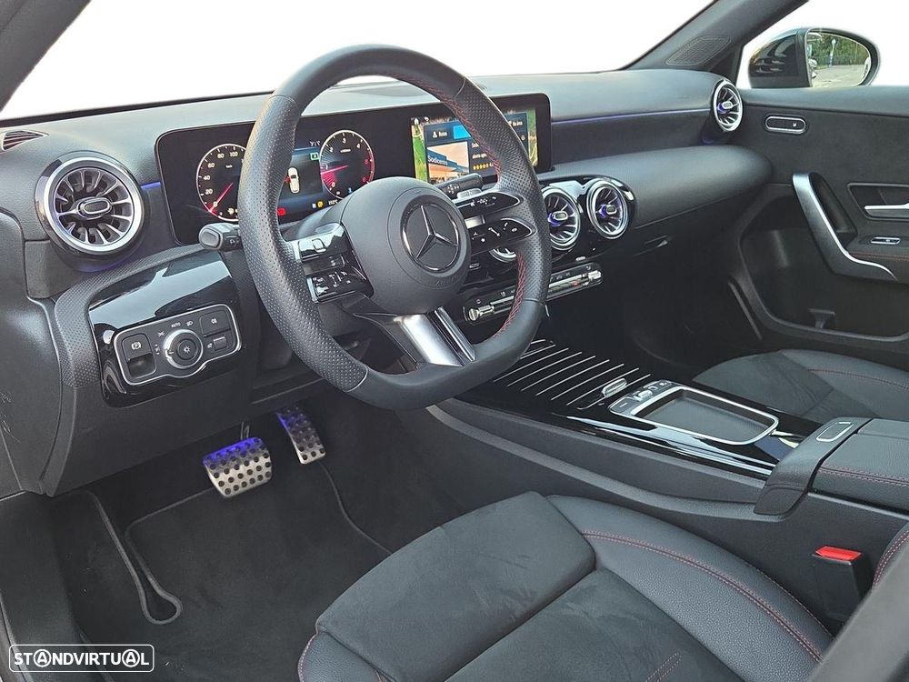 Mercedes-Benz A 180 d 8G-DCT AMG Line - 12