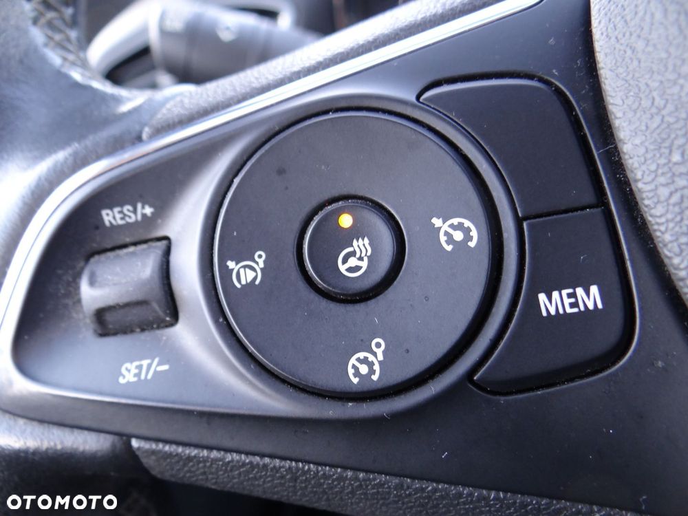 Opel Crossland X 1.2 T 120 Lat S&S - 9