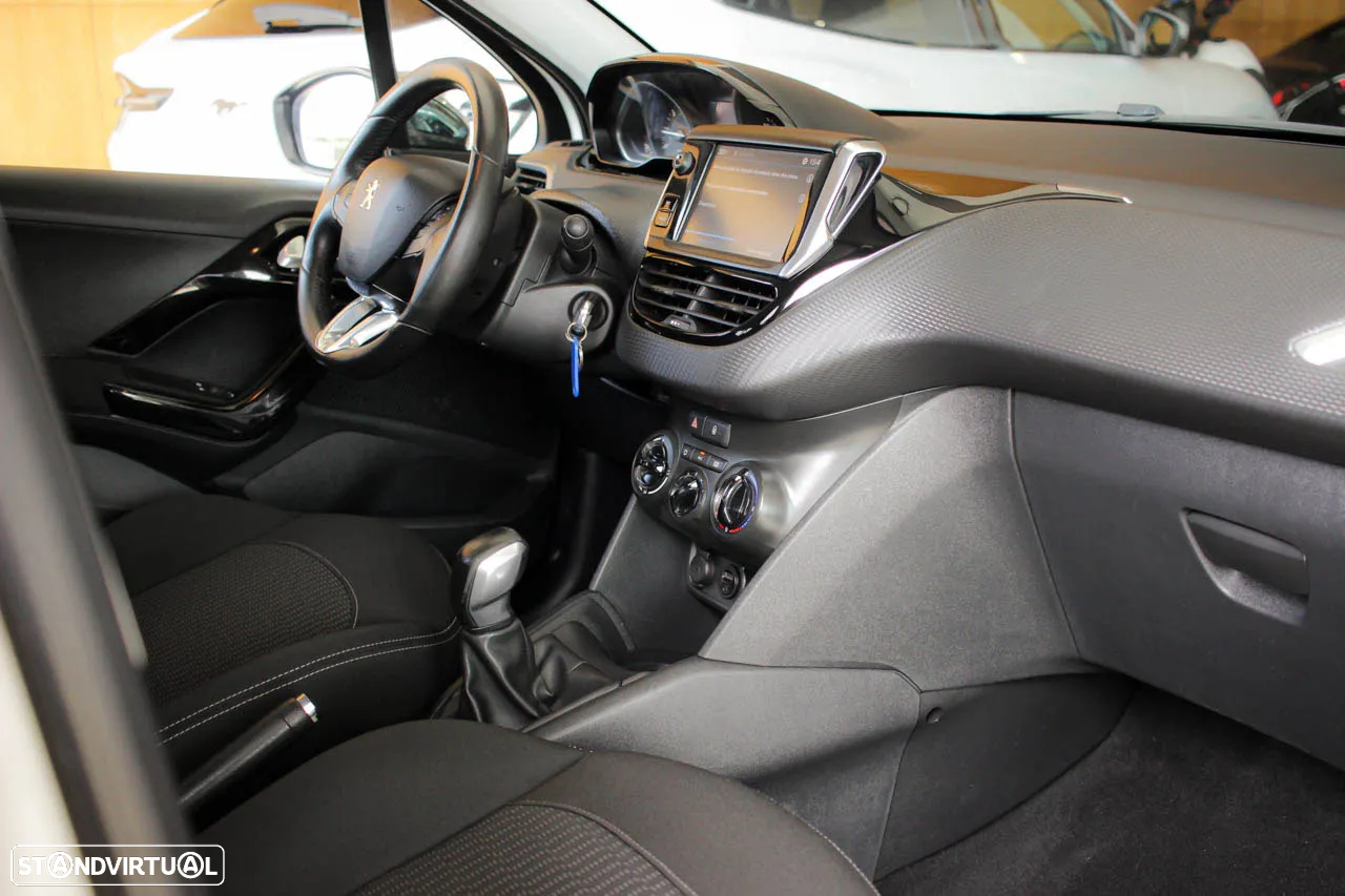 Peugeot 208 1.2 PureTech Style - 6