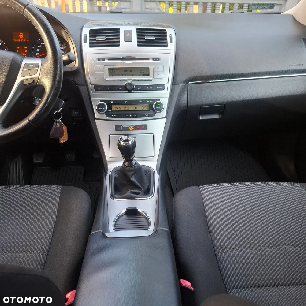 Toyota Avensis - 12