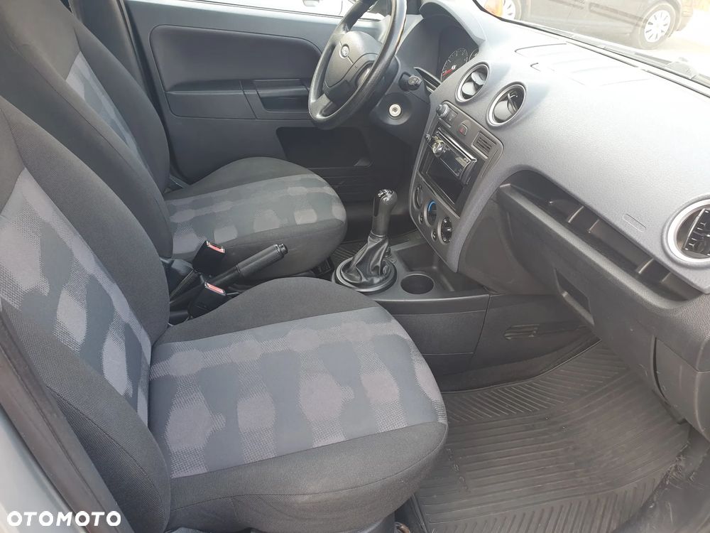 Ford Fusion - 11
