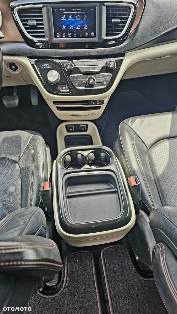 Chrysler Pacifica - 17