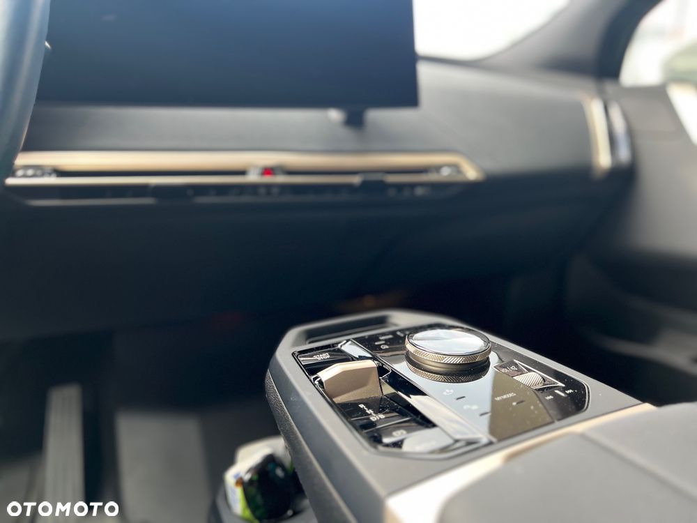 BMW iX xDrive40 76.6kWh - 12