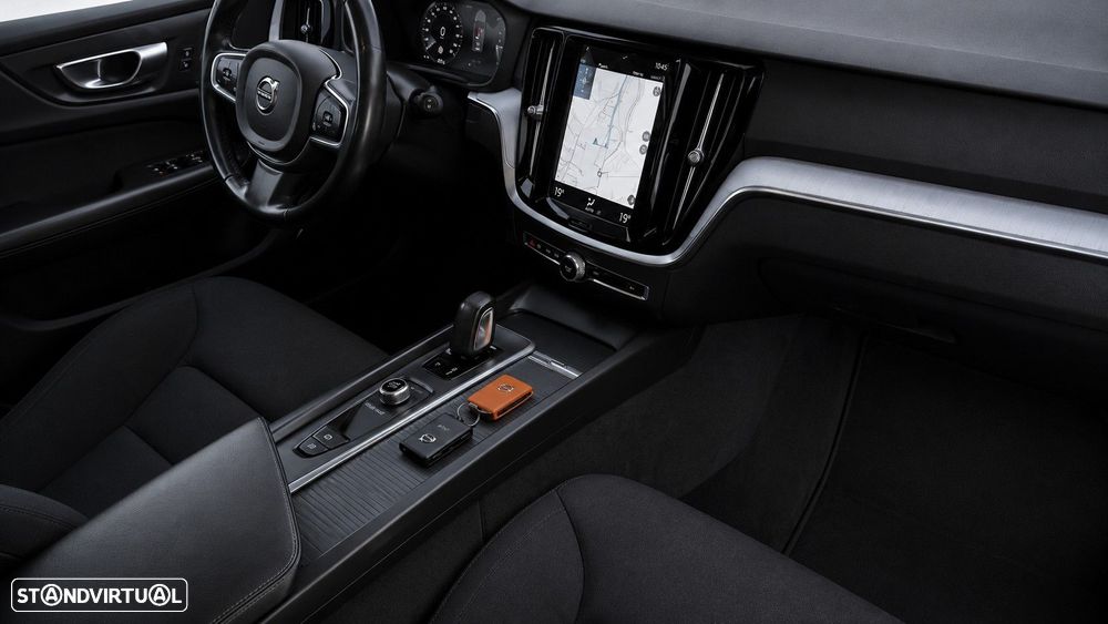 Volvo V60 2.0 B4 Momentum Geartronic - 20