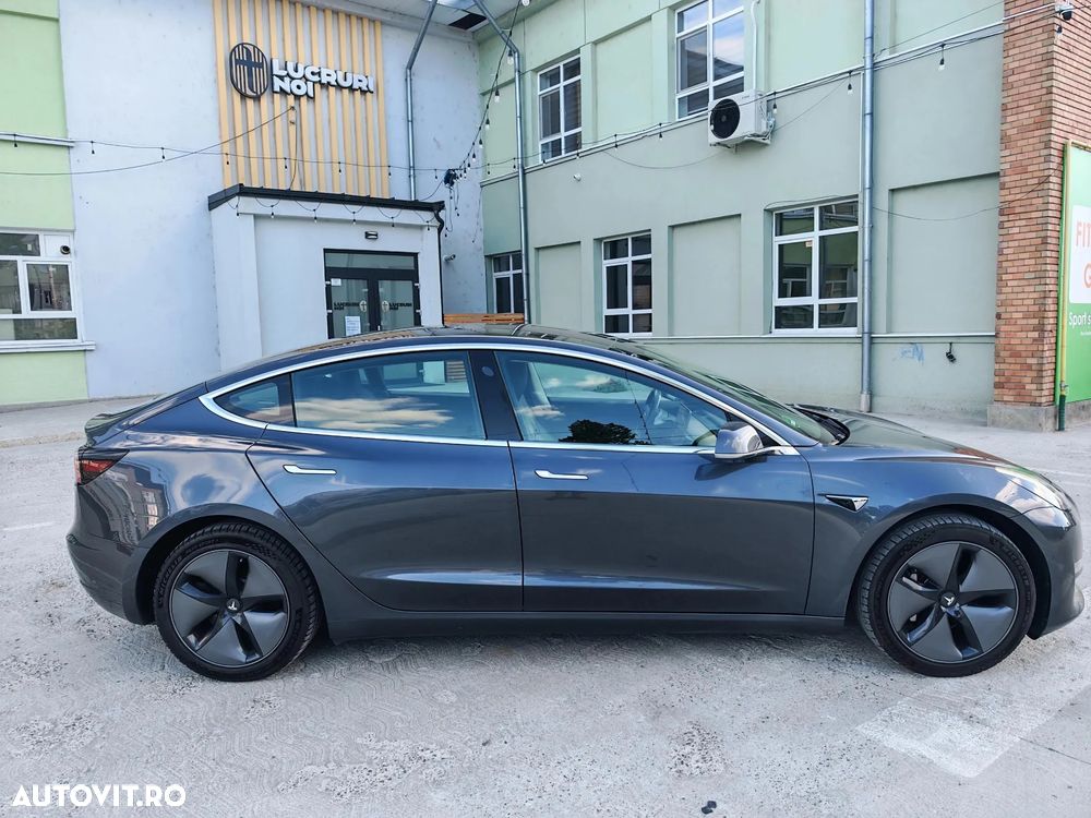 Tesla Model 3 - 4