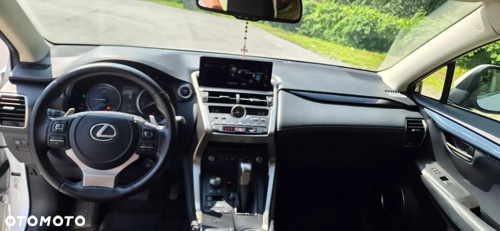 Lexus NX 300h Business Edition AWD - 9