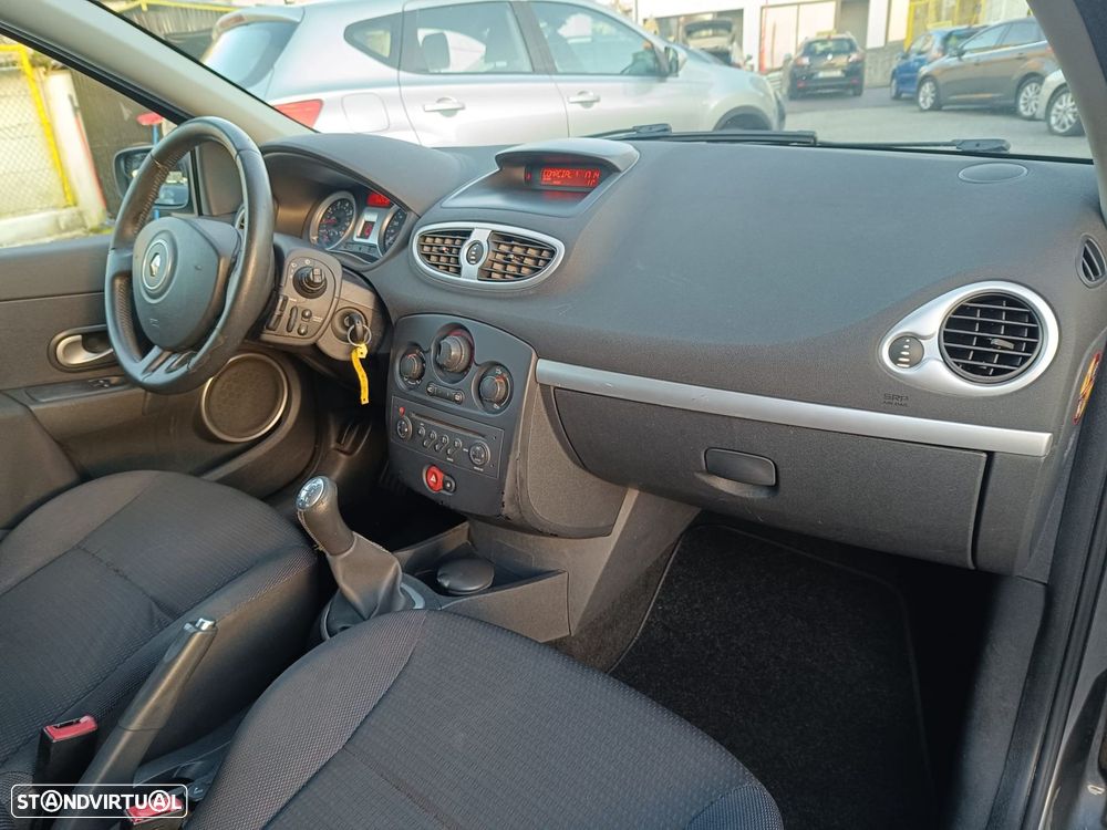 Renault Clio 1.2 16V Dynamique S - 9