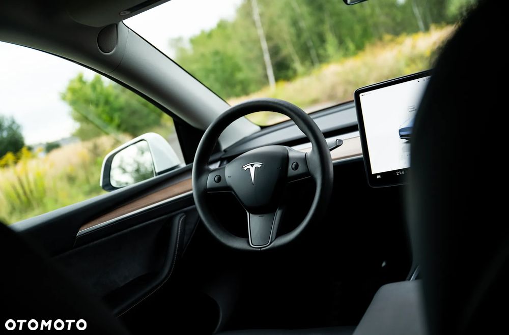 Tesla Y Model RWD - 31