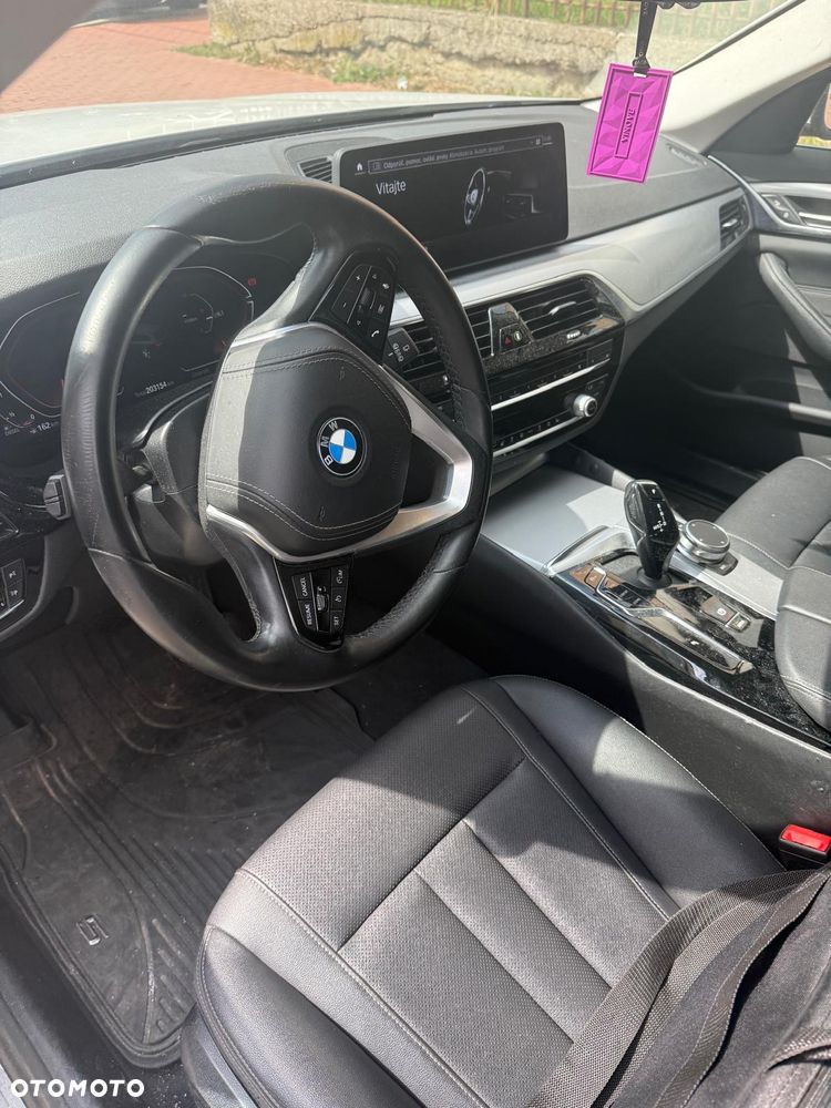 BMW Seria 5 530d xDrive mHEV - 6