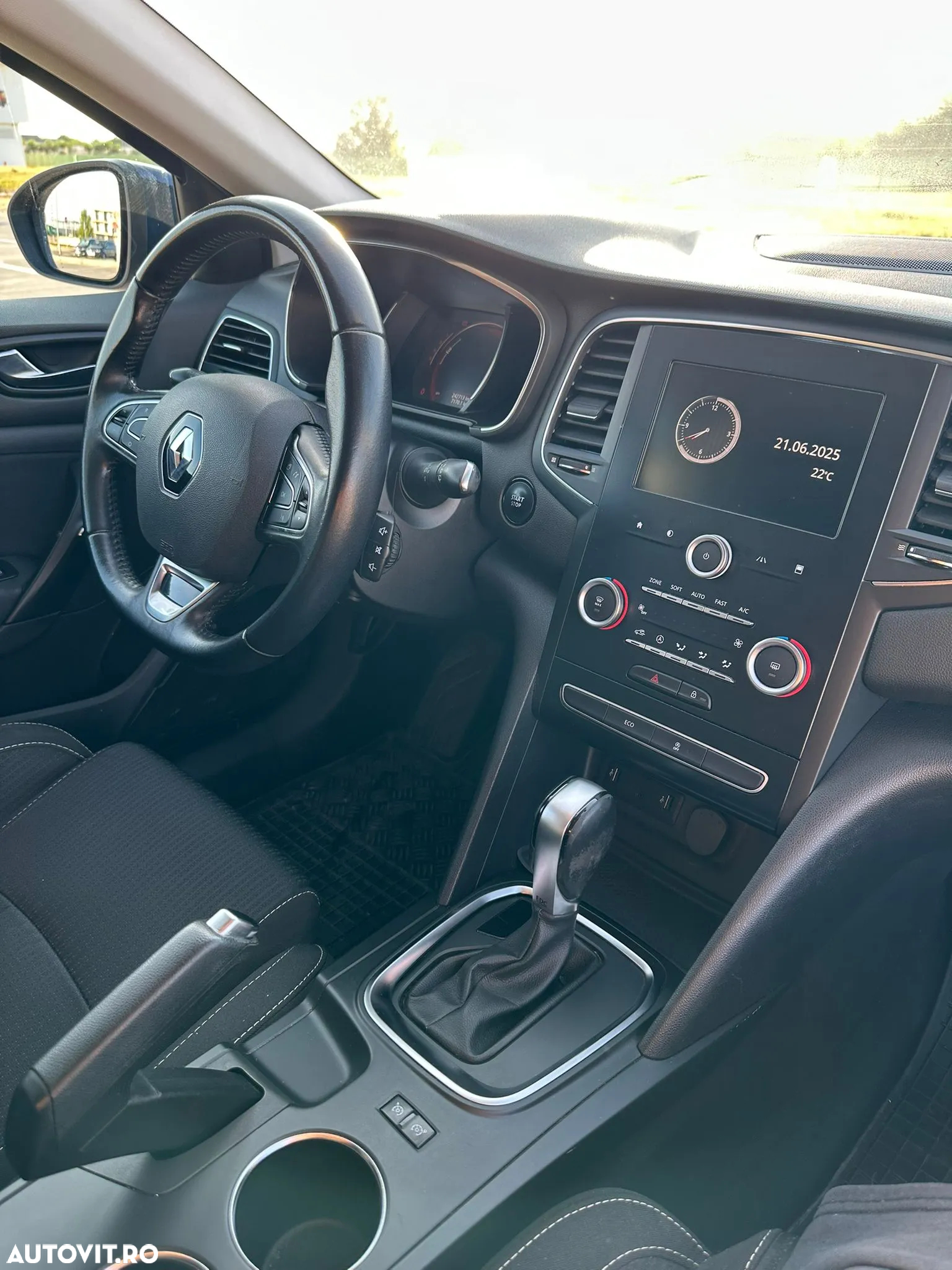 Renault Megane ENERGY dCi 110 EDC INTENS - 4
