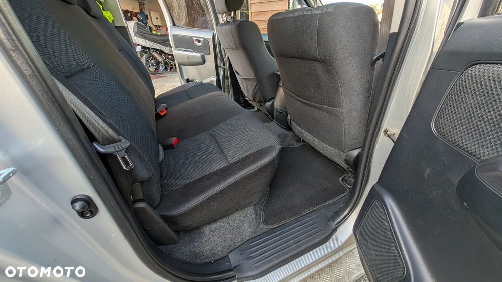 Toyota Hilux 2.5 D-4D SR - 23