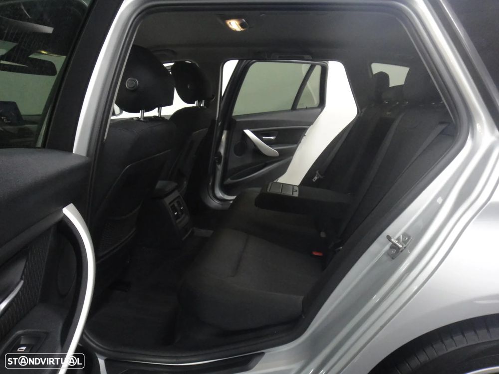 BMW 318 d Auto Exclusive - 13