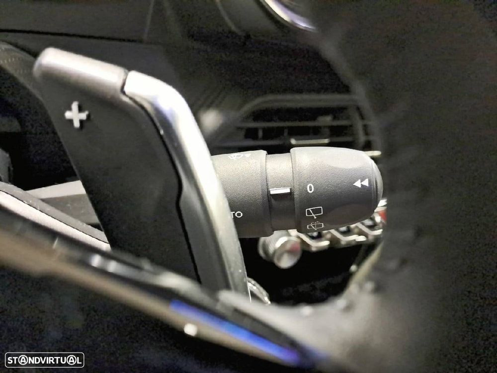 Peugeot 2008 1.2 Hybrid Allure e-DCS6 - 15