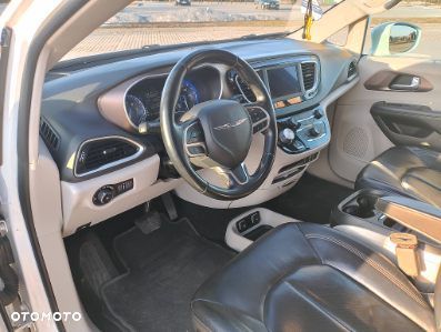 Chrysler Pacifica - 8