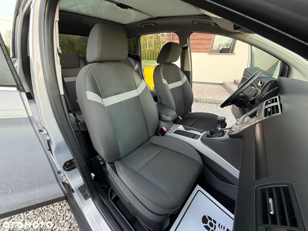 Ford Kuga 2.0 TDCi 2x4 Titanium - 24