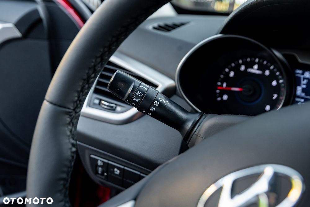 Hyundai Veloster 1.6 Premium - 33