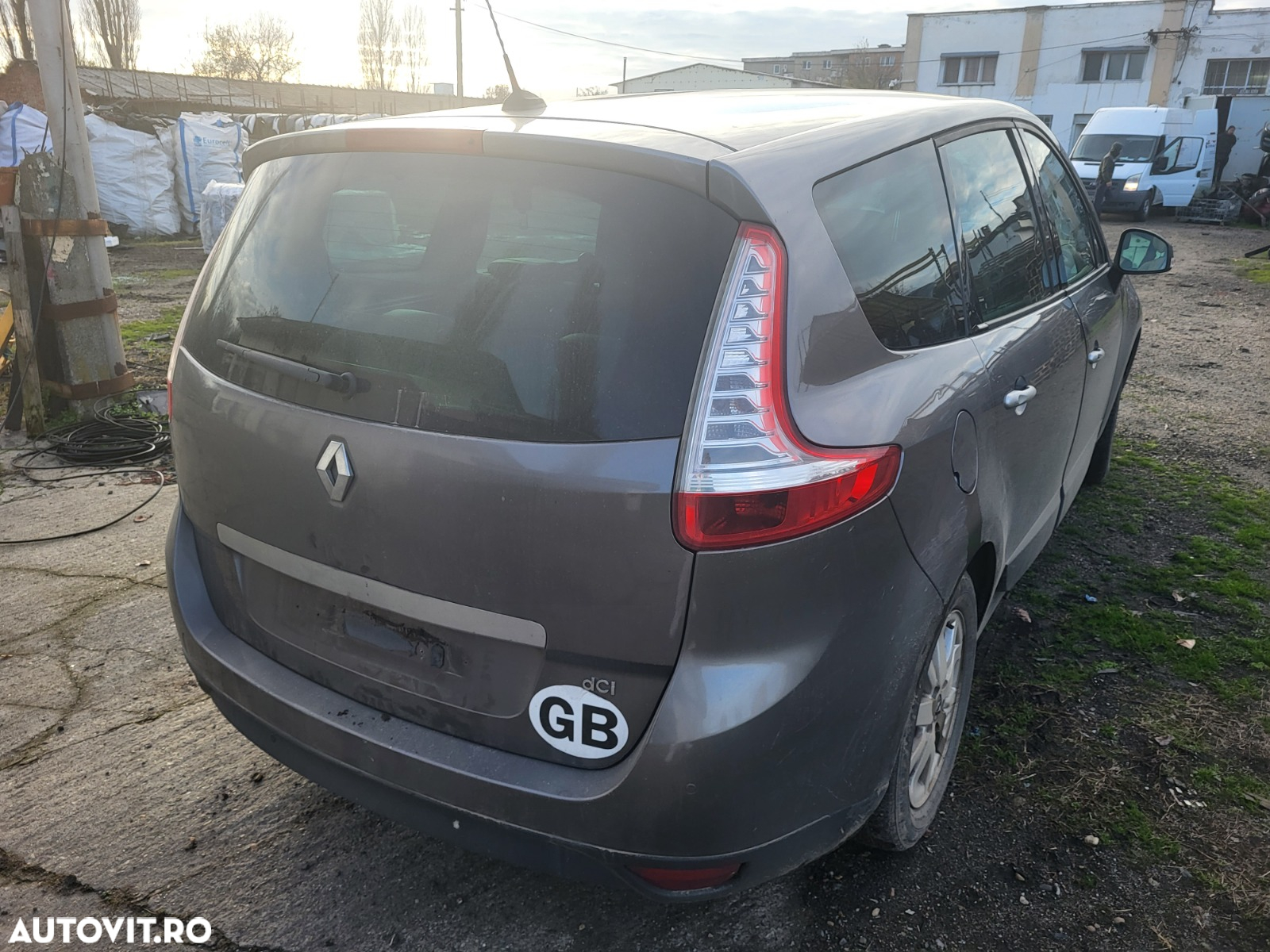 Dezmembrez Renault Grand Scenic 1.5 Dci An 2009-2010-2011-2012 Manual 6+1 Trepte - 3