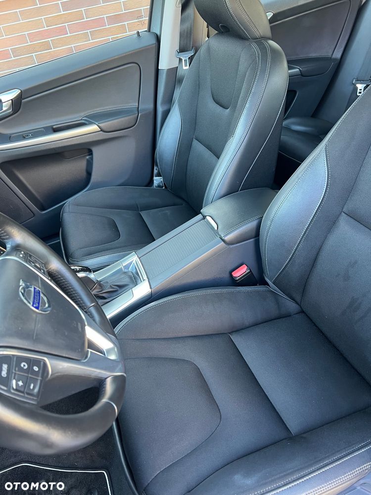 Volvo XC 60 D3 Geartronic Momentum - 34