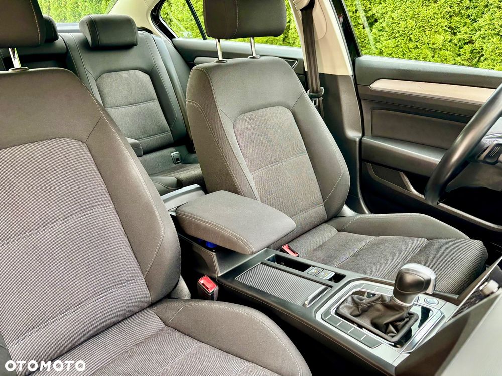 Volkswagen Passat 2.0 TDI SCR Comfortline DSG - 25