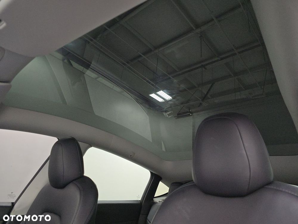 Tesla Y Performance AWD - 9