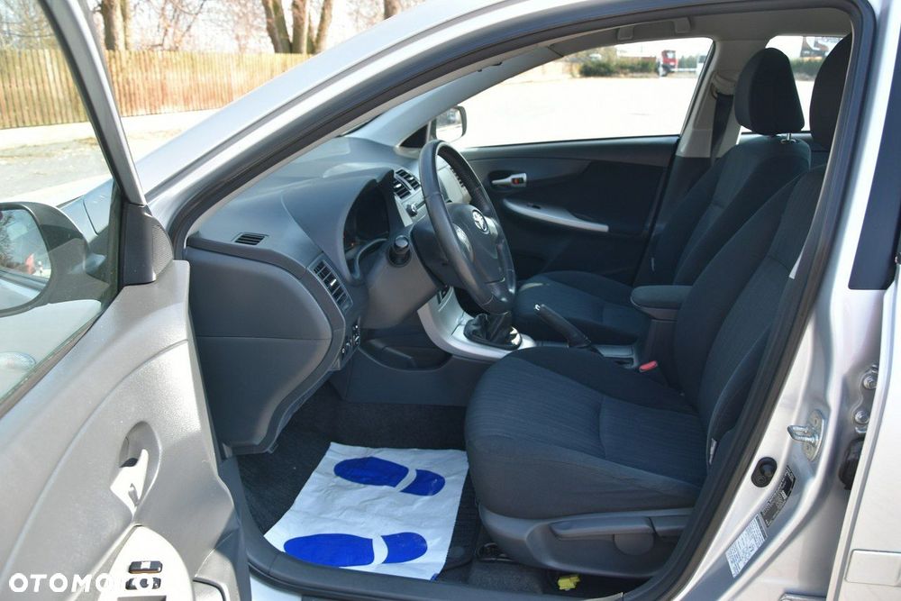 Toyota Corolla - 13