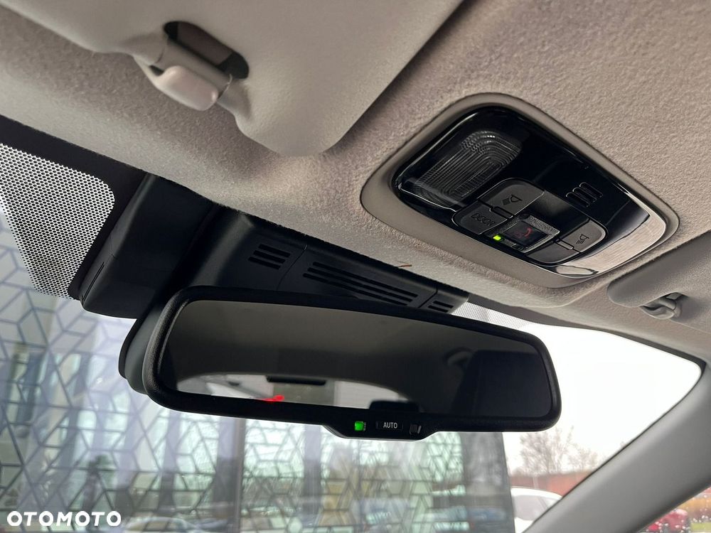 Toyota Yaris Hybrid 1.5 Style - 33