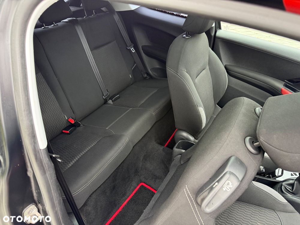 Peugeot 208 - 15