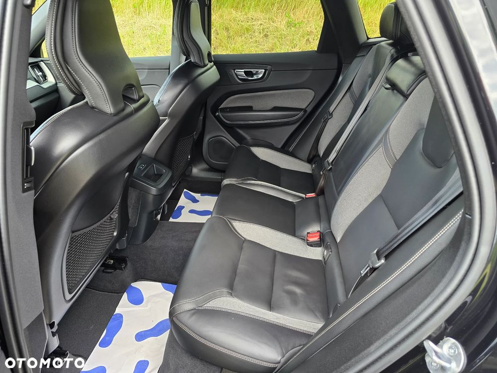 Volvo XC 60 B5 B AWD Plus Dark - 13