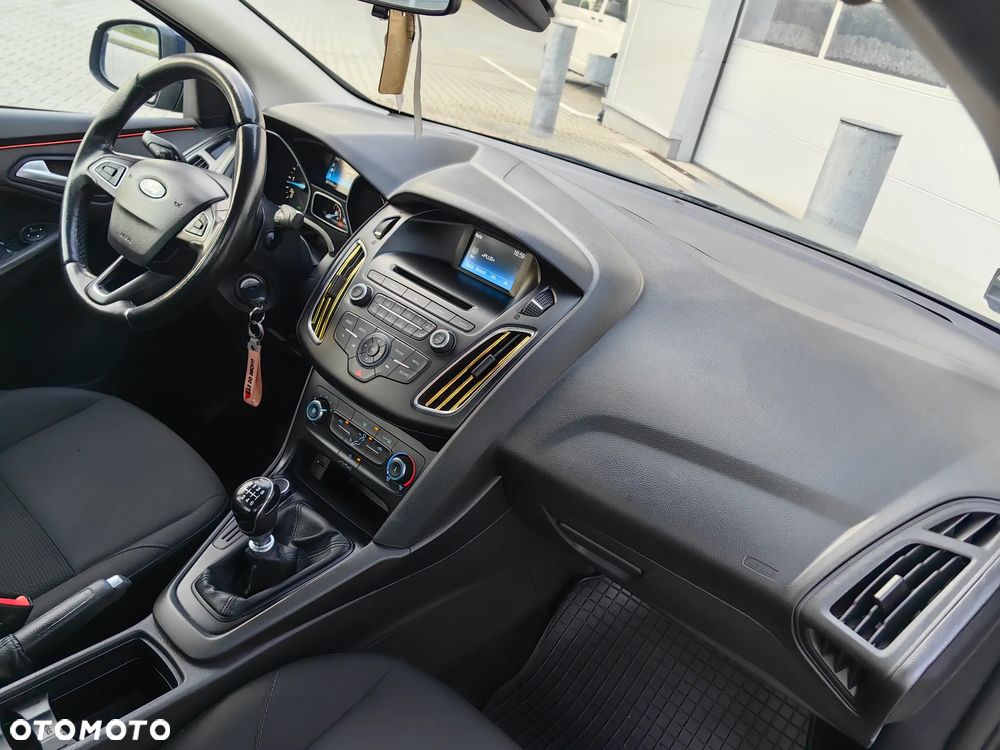 Ford Focus 1.5 TDCi SYNC Edition - 11