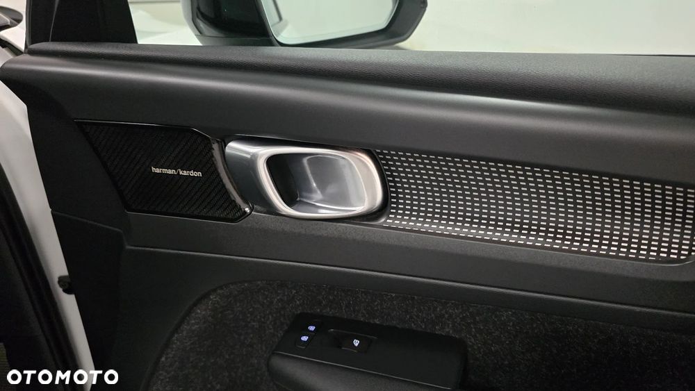 Volvo XC 40 D4 AWD Geartronic R-Design - 30